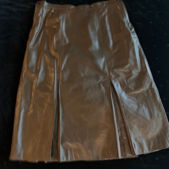 Vintage Etienne Aigner Genuine Leather Skirt side zip button Brown Size 10 - Picture 6 of 17